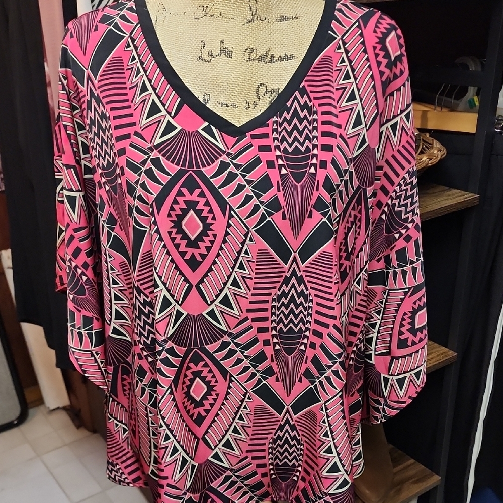 SUSAN GRAVER Geometric Poncho Top